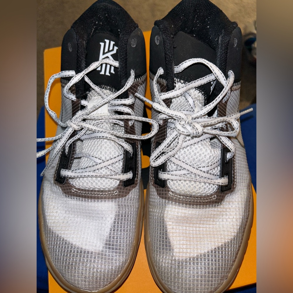 Kyrie Flytrap 4 'Black Cool Grey - image 1